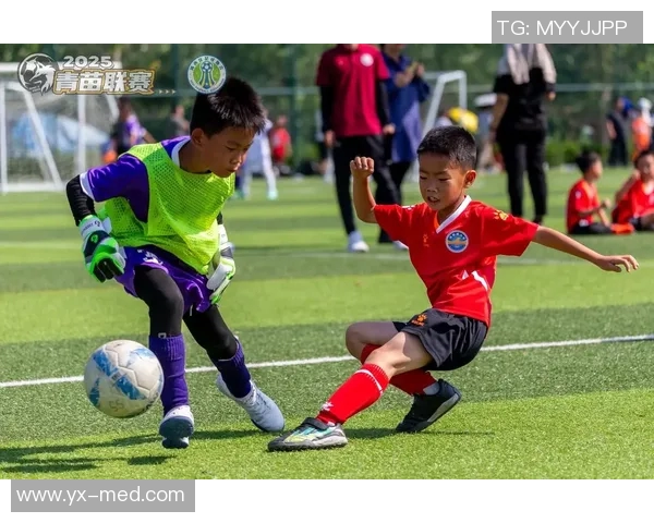 深入球场背后足球明星的成长故事与心路历程全揭秘 深入球场背后足球明星的成长故事与心路历程全揭秘