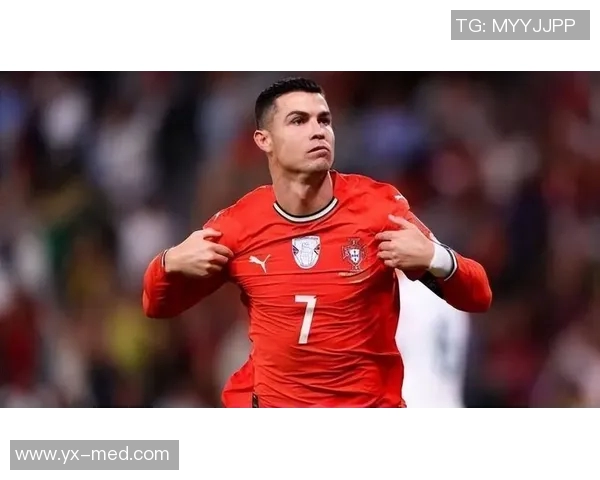 出场即巅峰的足球明星们如何在赛场上创造传奇与辉煌