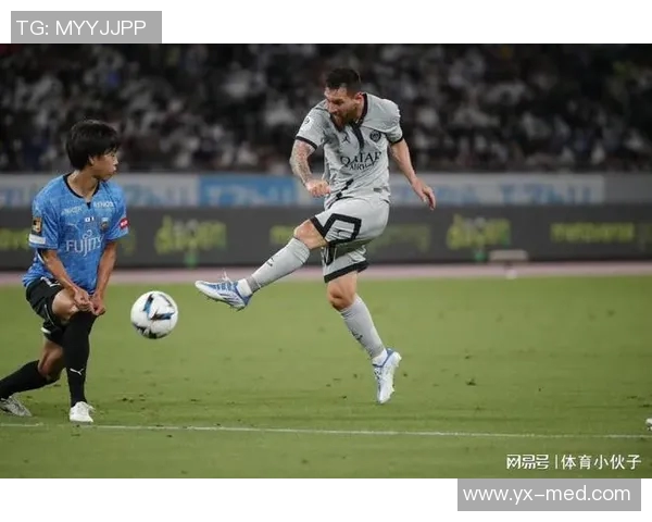 梅西的经典射门瞬间解析足球场上的传奇技艺与完美表现 梅西的经典射门瞬间解析足球场上的传奇技艺与完美表现